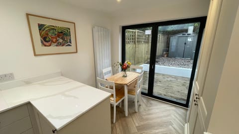 Lovely and Newly Refurbished 2BD Home Maze Hill Apartment in London Borough of Lewisham