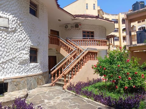 Property building, Day, Balcony/Terrace, Garden view