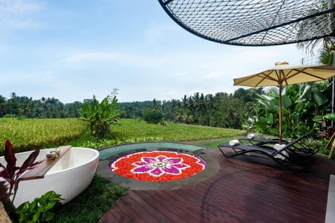 View (from property/room), Landmark view, Swimming pool, Bath