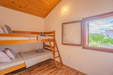 Natural landscape, Photo of the whole room, Bedroom, bunk bed