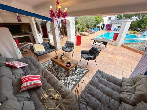 Patio, BBQ facilities, Seating area, Pool view, Swimming pool, sunbed