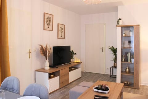 Nice T3 with furnished balcony in Saint-Denis Apartment in Saint-Denis, France