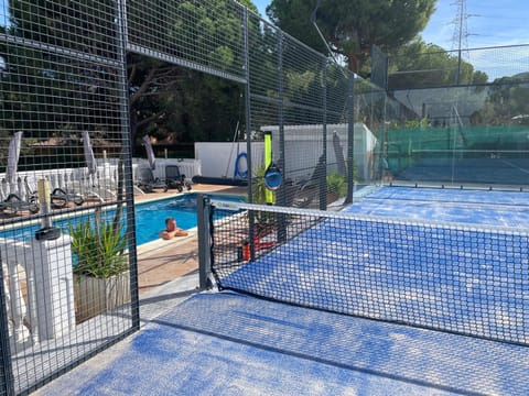 Tennis court, Swimming pool