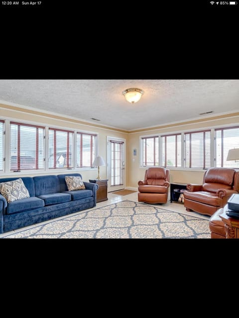 Living room, Seating area, Entertainment