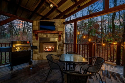 Misty Blue Cabin House in Oklahoma