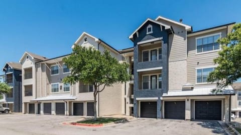 Landing at Bridge at Southpark Landing - 1 Bedroom in South Austin Apartment in Austin