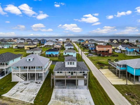 Bird's eye view, Area and facilities