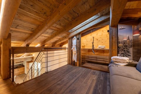 Sauna, Living room