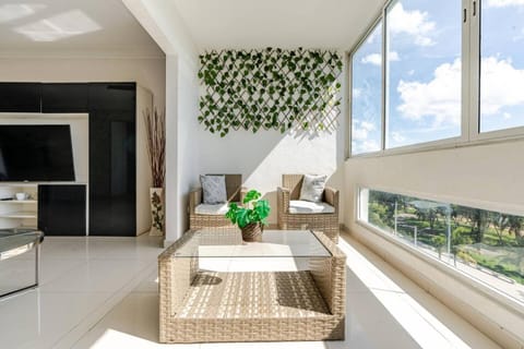 Patio, View (from property/room), Balcony/Terrace, Living room, Seating area, Dining area