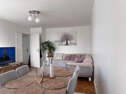 Cosy Flat - Villiers City Center - RER A & E - between Paris & Disney Apartment in Noisy-le-Grand