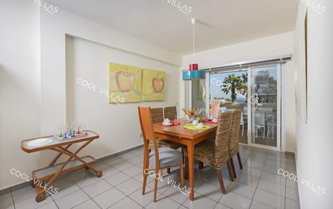 Dining area, kitchen