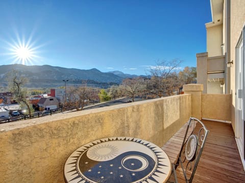 View (from property/room), Balcony/Terrace, Mountain view