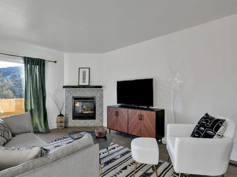 TV and multimedia, Living room, fireplace