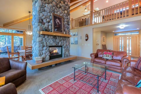 Sunriver Riverfront Escape Spacious 4 Bedroom Home with River Access and Pet-Friendly Features House in Three Rivers