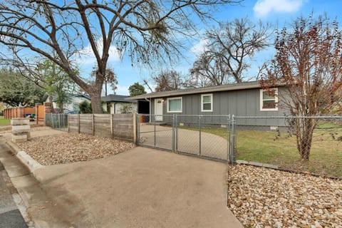 Central Austin 6 Bedroom Gem House in Austin