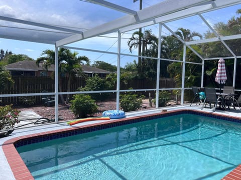 Thanksgiving Naples Park Pet-Friendly 4BR w/ Pool, 800 Block Steps from Beach House in Naples Park