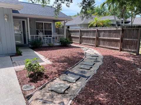 Thanksgiving Naples Park Pet-Friendly 4BR w/ Pool, 800 Block Steps from Beach House in Naples Park