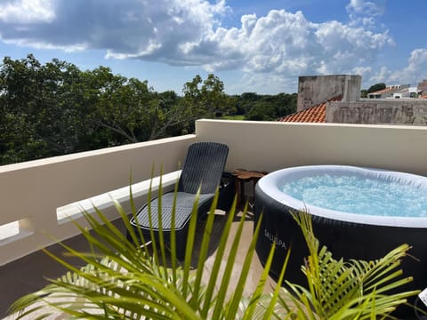 Hot Tub, sunbed