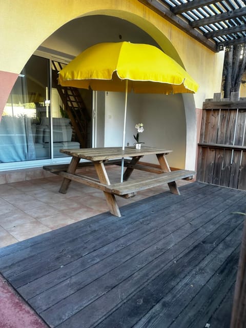 Patio, Dining area