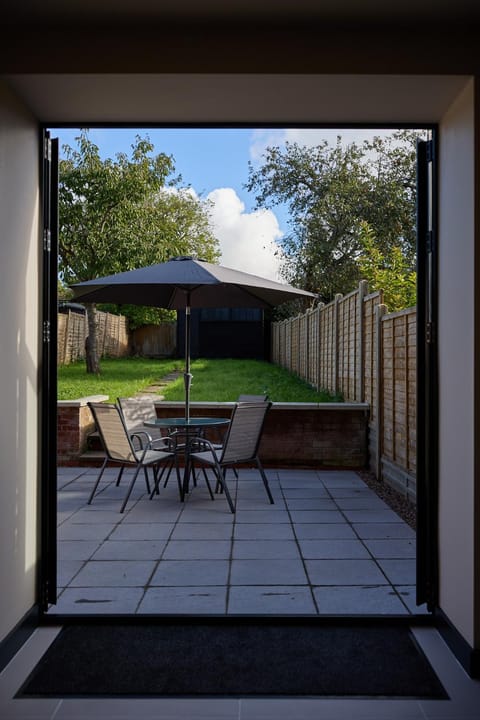 Patio, Garden, Dining area, Garden view