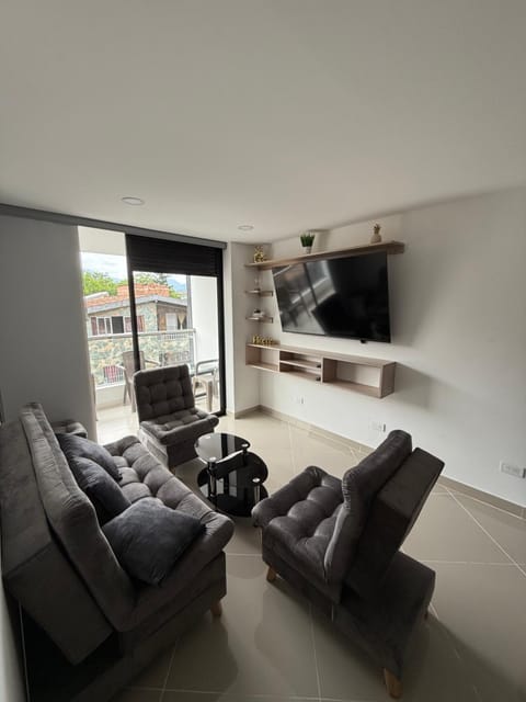 Communal lounge/ TV room, TV and multimedia, Living room, Seating area, Evening entertainment