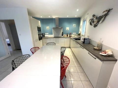 Grande maison près du phare avec Wi-Fi, animaux admis, parking, proche plage pour 8 personnes - FR-1-22-375 House in La Tranche-sur-Mer