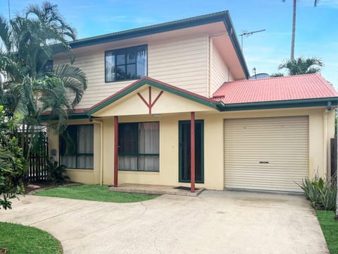 Charming 3-Bedroom 2-Bathroom Townhouse House in Mackay