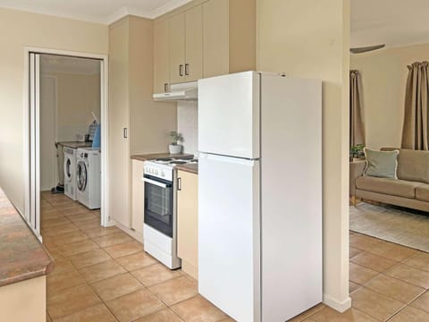 Charming 3-Bedroom 2-Bathroom Townhouse House in Mackay