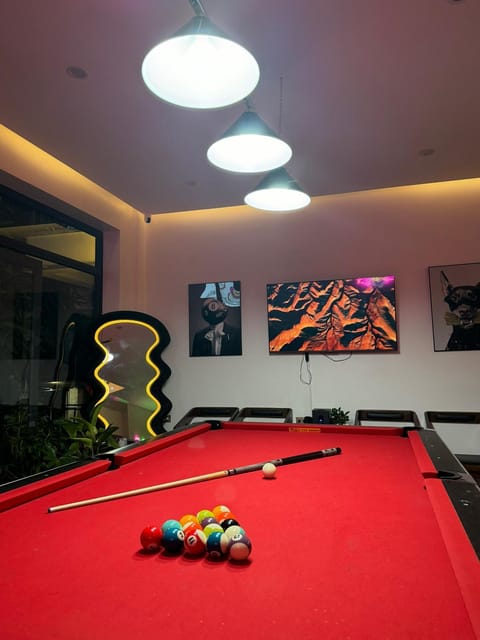 Billiard, Game Room