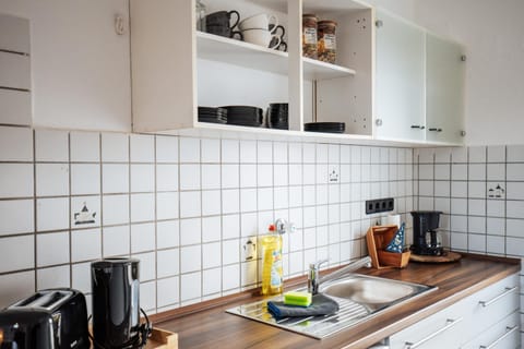 sleek & black - City - Netflix - Wifi - 5 Person Apartment in Bochum