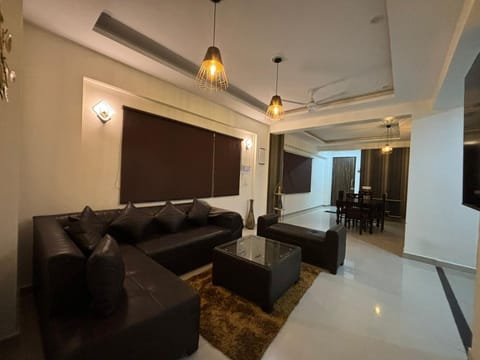 Communal lounge/ TV room, TV and multimedia, Living room, Seating area, Evening entertainment