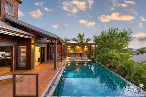 Patio, Pool view, Swimming pool, sunbed