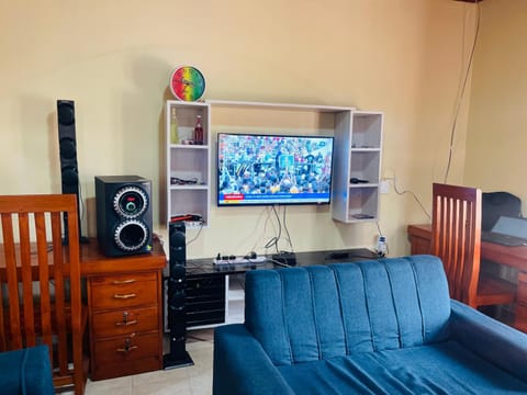 TV and multimedia, Living room, Seating area, Evening entertainment