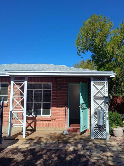 Cozy 1BR Gem Close to City Life House in Tucson