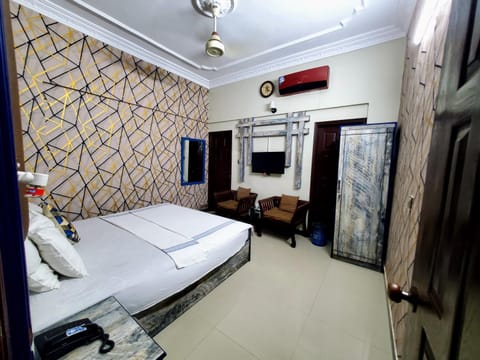 Karachi Guest House Bed and Breakfast in Karachi