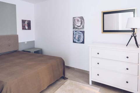 1BR w private patio in the Nook your quiet refuge Appartement in Gibraltar