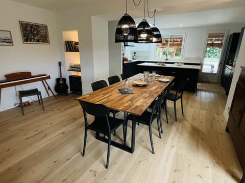 Dining area, kitchen