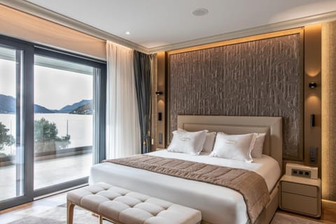 Bed, Natural landscape, Photo of the whole room, Bedroom, Mountain view