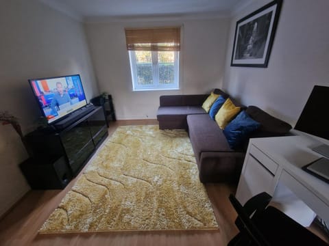 Communal lounge/ TV room, TV and multimedia, Living room, Seating area, Evening entertainment