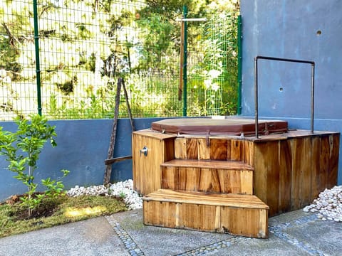 Day, Garden, Hot Tub, Garden view