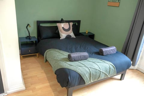 7 Spacious Rooms in Central Swansea - Great for Groups Vacation rental in Swansea