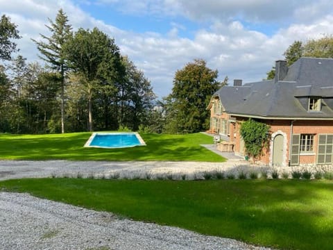 Side Cottage avec piscine Villa in Dinant