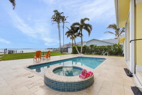 Stunning River View, Heated Pool & Spa - Million Dollar View - Roelens House in Cape Coral