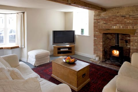 Communal lounge/ TV room, TV and multimedia, Living room, Seating area, Evening entertainment