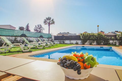 Day, Garden, Garden view, Pool view, Swimming pool, sunbed