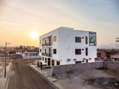 Departamento vacacional con piscina y cerca de la playa y el Mall Apartment in Manta