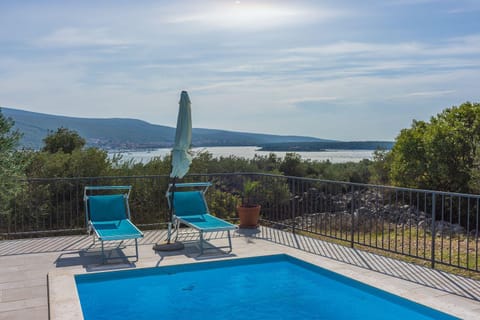 Hundefreundliche und strandnahe Villa mit Meerblick, Privatpool, Grill House in Krk