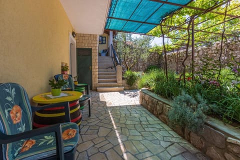 Mediterranes Ferienhaus mit Meerblick, Aussendusche, Liegen, Grill, Waschmaschine - Haustiere erlaubt House in Crikvenica