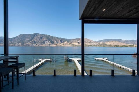 Nest Luxury Modern Lake House House in Penticton