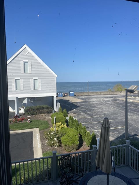 Papa & Gigi's Lake Front Home House in Port Clinton